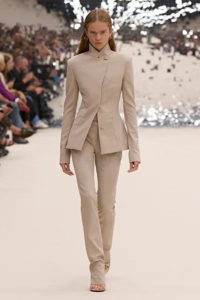 Look 44